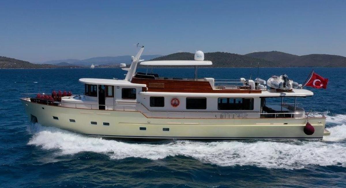 DILNISIN yacht charter 1