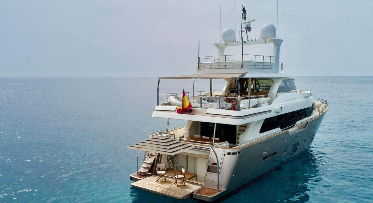 DISPARATE yacht charter 5