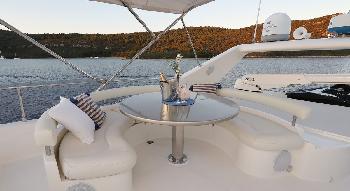 DOMINIQUE yacht charter 3