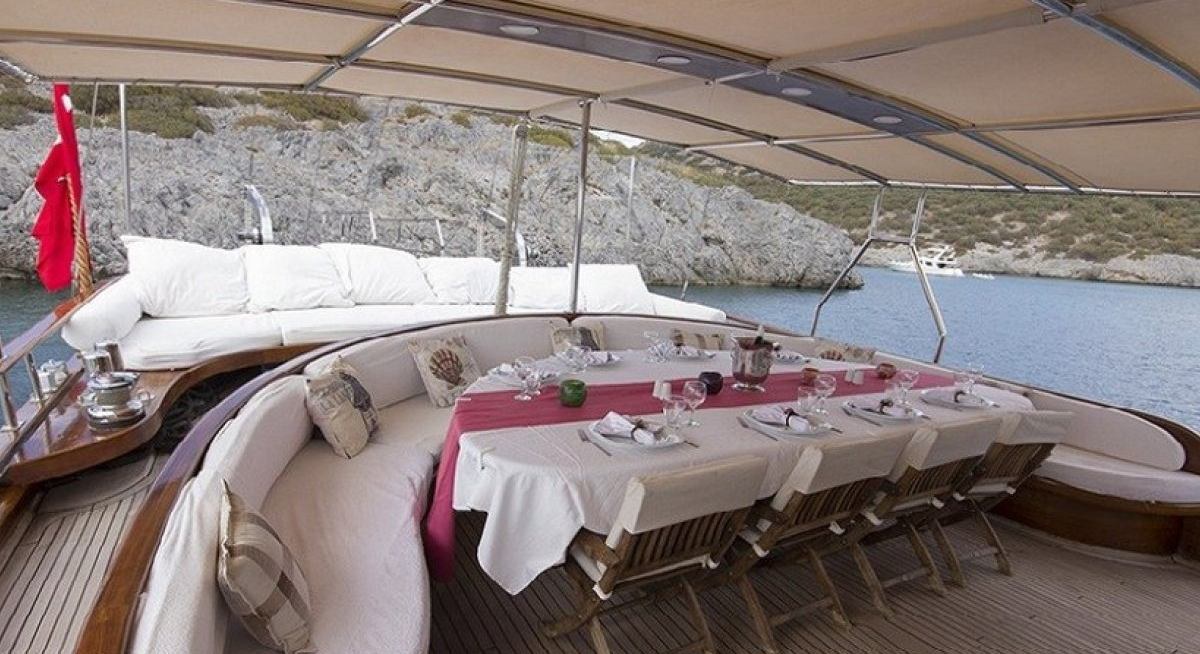 DREAMLAND yacht charter 4