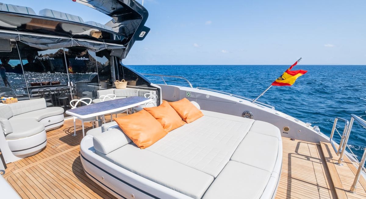 DRIFT yacht charter 3