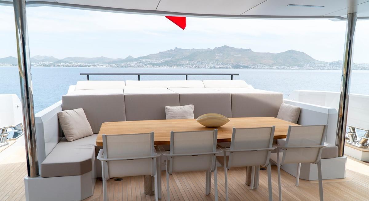 DULCE DE LECHE yacht charter 4