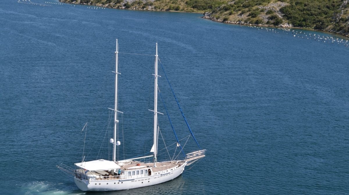 Yacht charter DVI MARIJE YACHT CHARTER