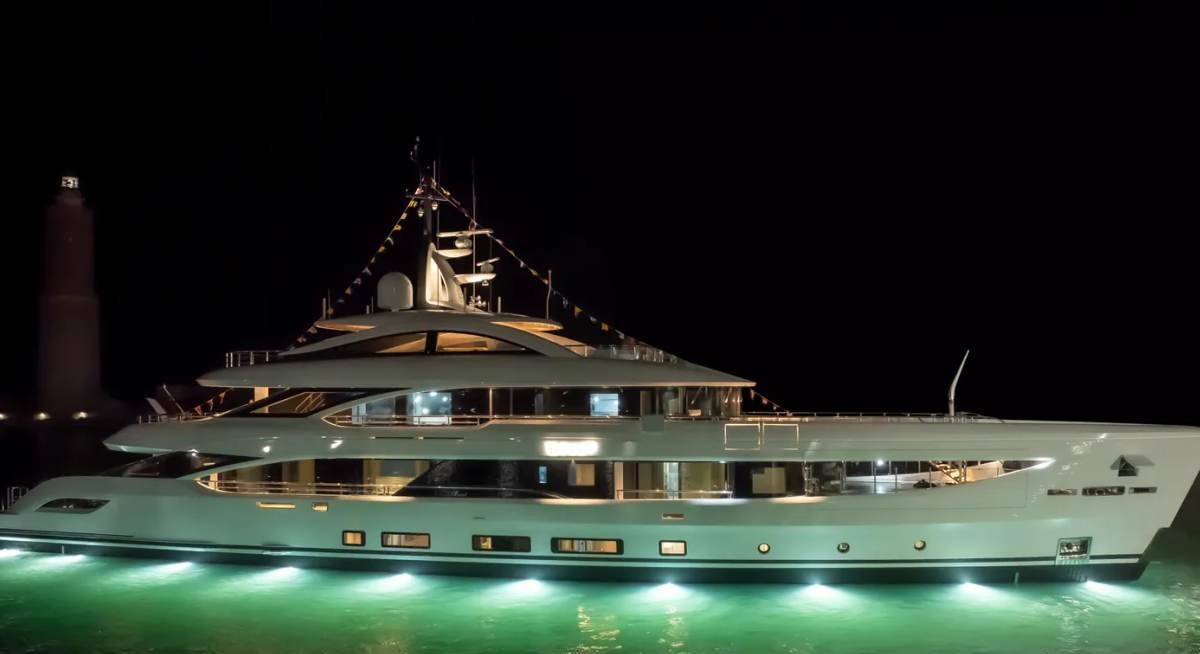 DYNA® yacht charter 1