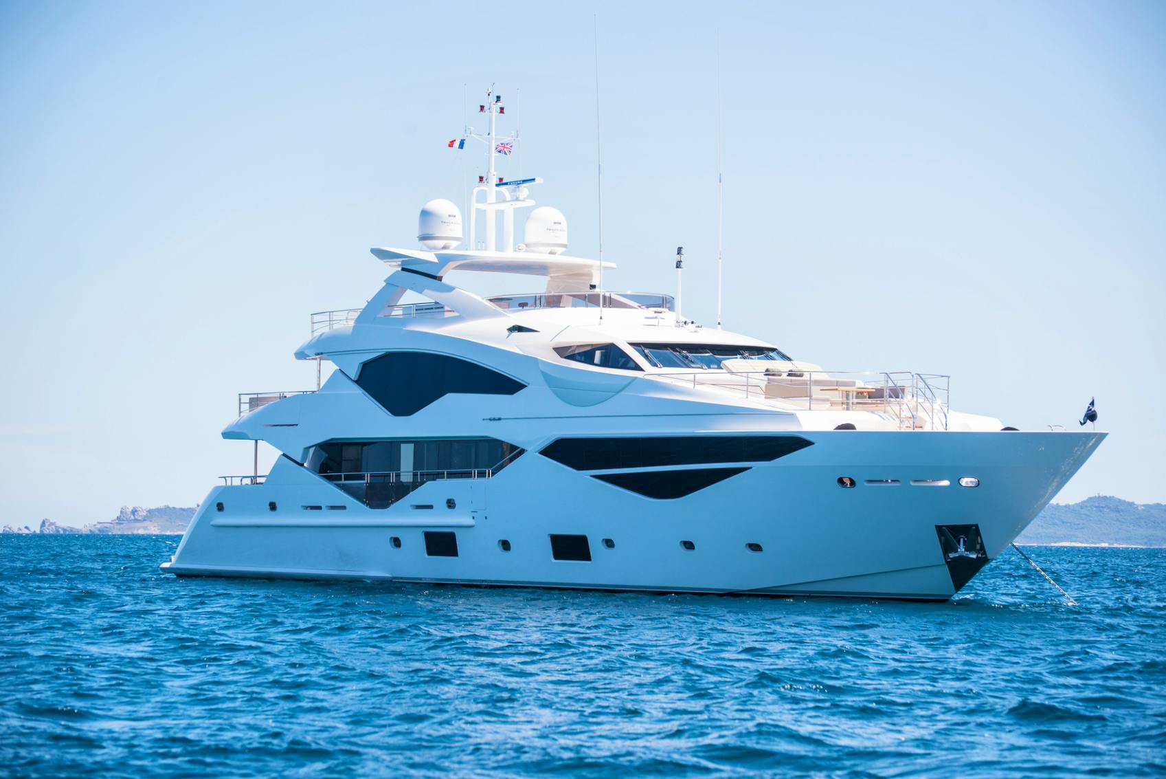 Yacht charter E-MOTION YACHT CHARTER
