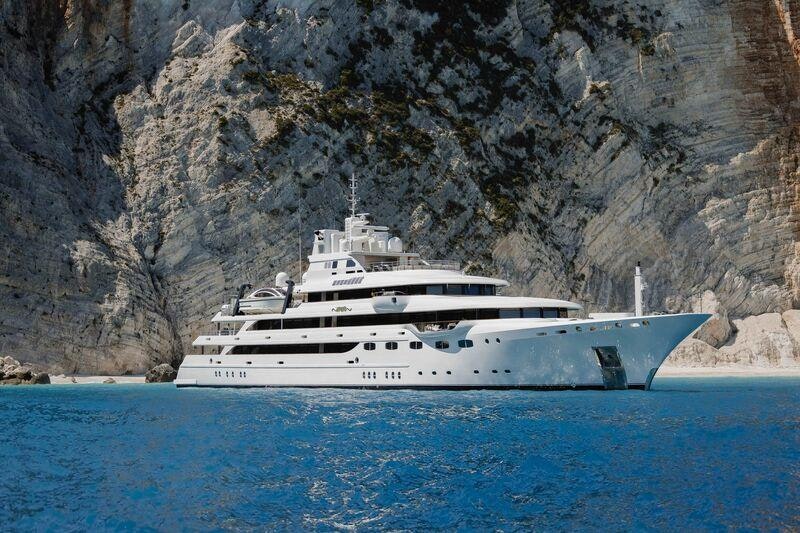 EMIR yacht charter 1