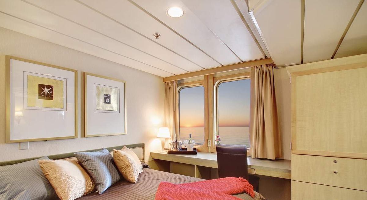 ENDEAVOUR yacht charter 4