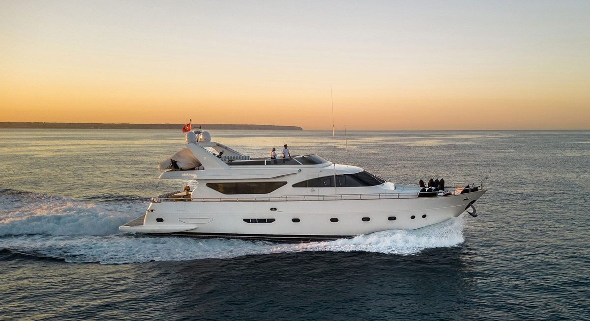 Yacht charter ESSOESS YACHT CHARTER