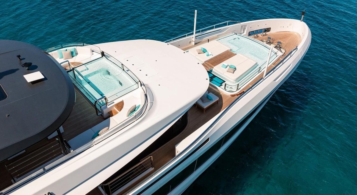 Yacht charter EVA4EVA YACHT CHARTER