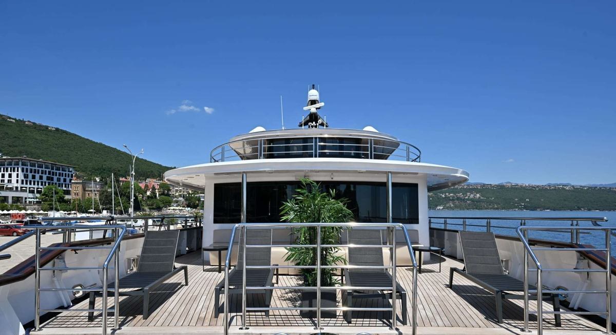EXCELLENCE NERA yacht charter 2