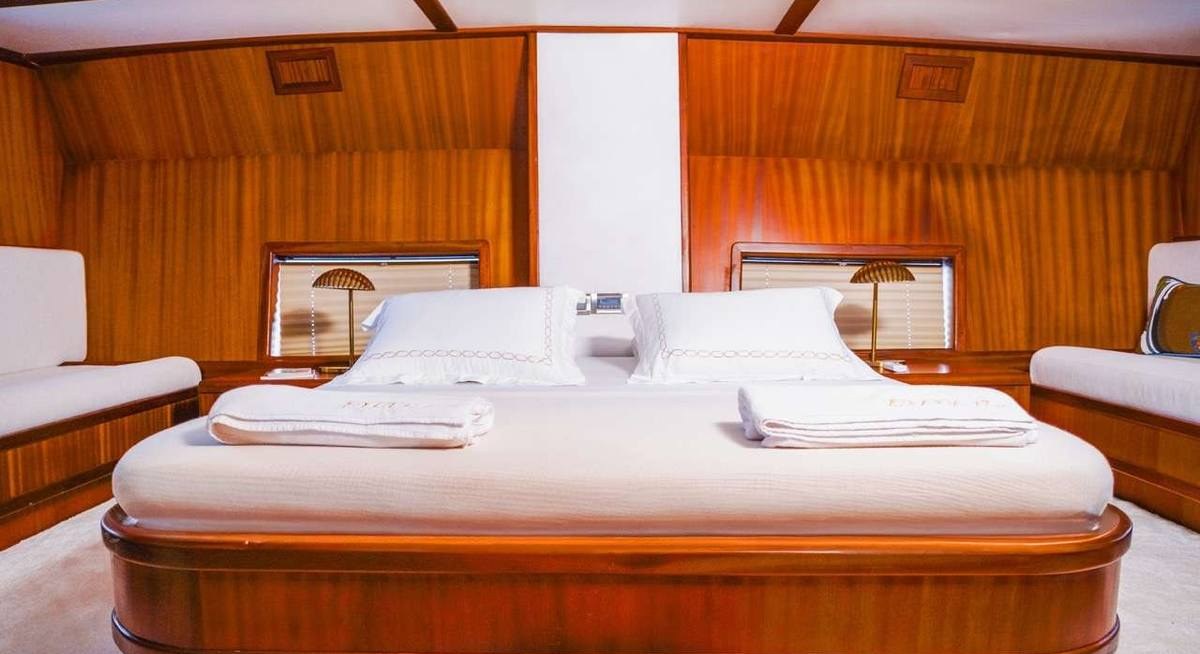 EYLUL 17 yacht charter 4