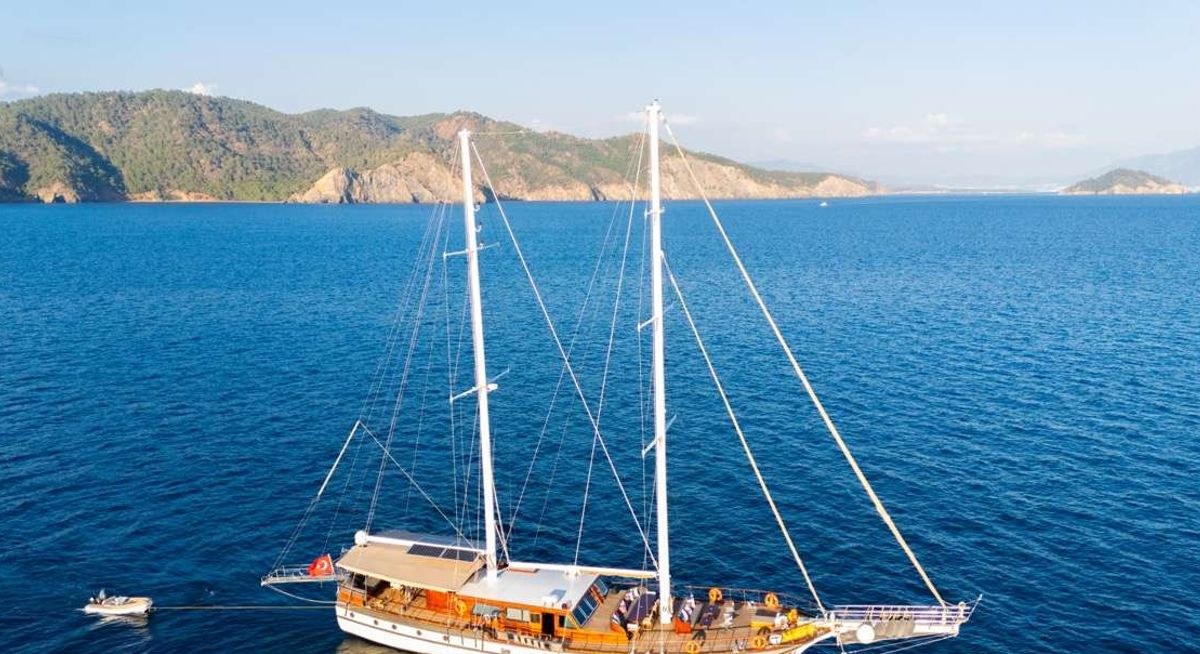 EYLUL 17 yacht charter 1