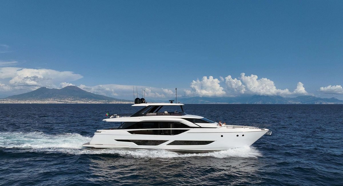 FAST yacht charter 1