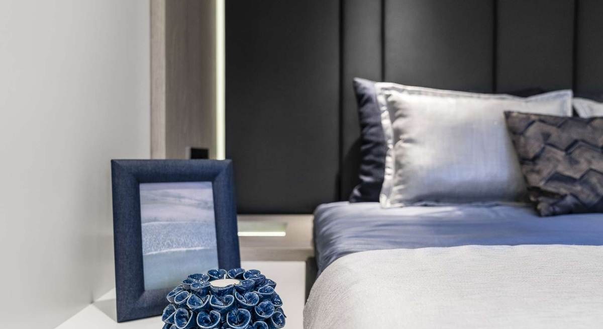 FEEL THE BLUE yacht charter 5