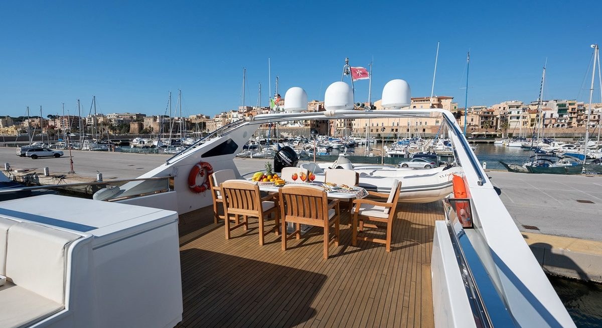 FIRST LADY II yacht charter 3