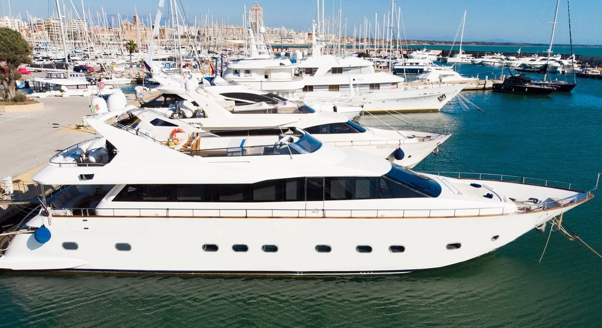 Yacht charter FIRST LADY II YACHT CHARTER