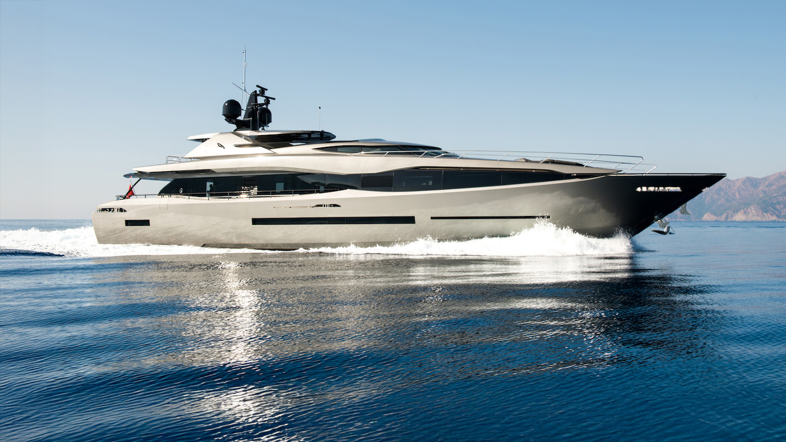 تأجير يخت FX YACHT CHARTER