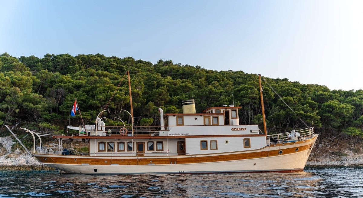 GALLANT YACHT CHARTER yacht charter