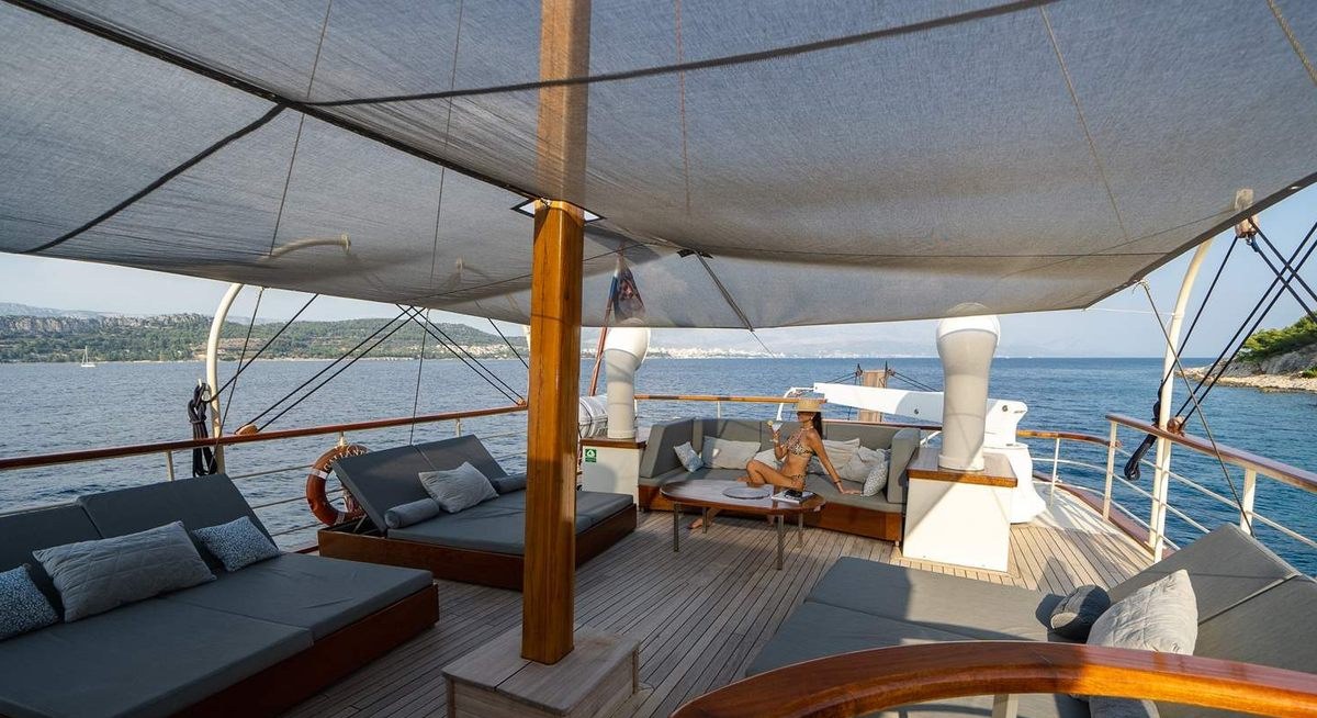 GALLANT yacht charter 2