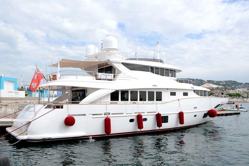 Yacht charter GATSBY YACHT CHARTER