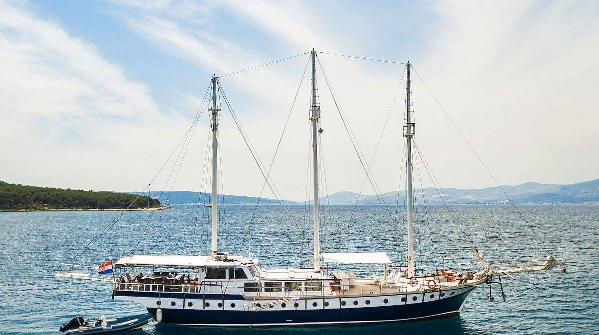GIDEON yacht charter 1