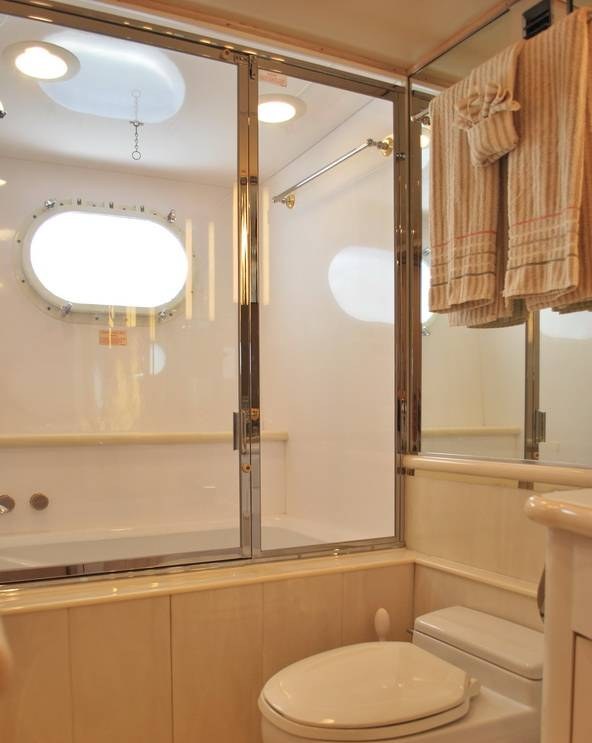 GILAINE O yacht charter 2