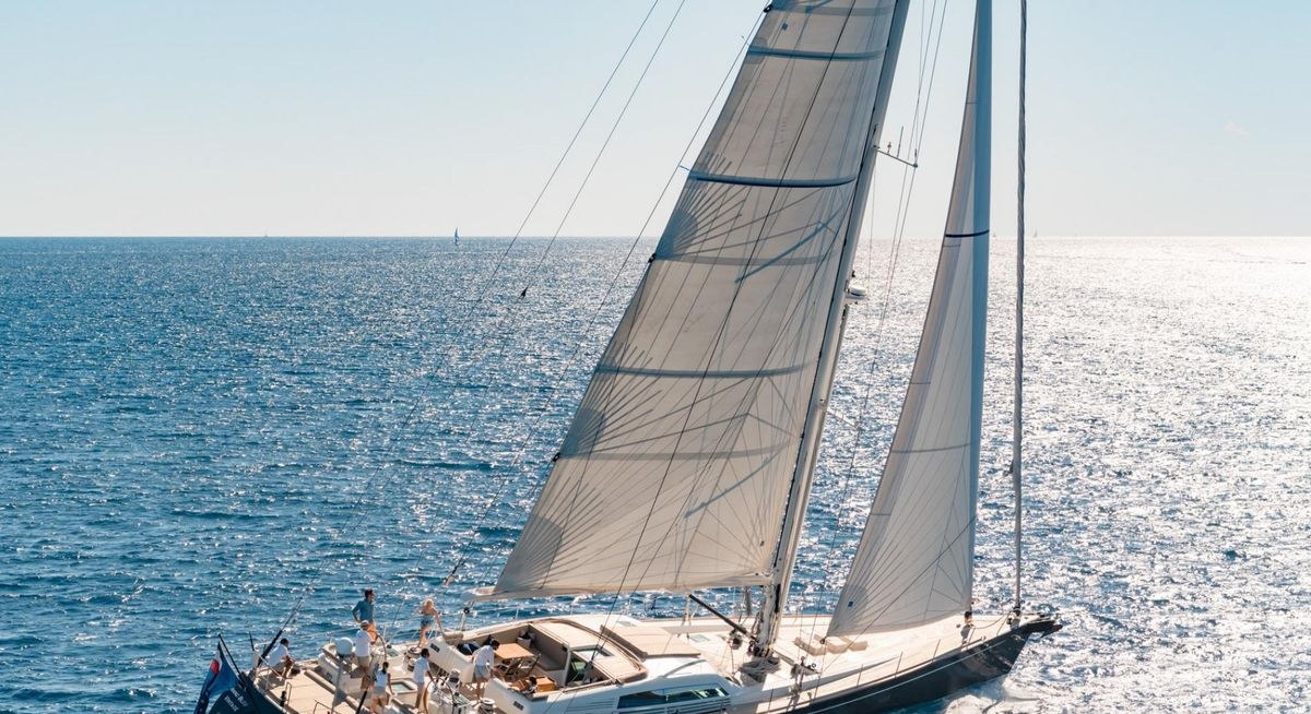 Yacht charter GRAND BLEU VINTAGE YACHT CHARTER