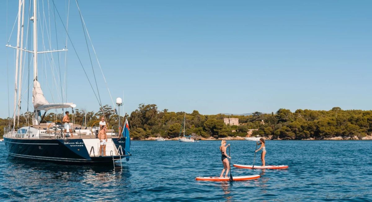 GRAND BLEU VINTAGE yacht charter 5