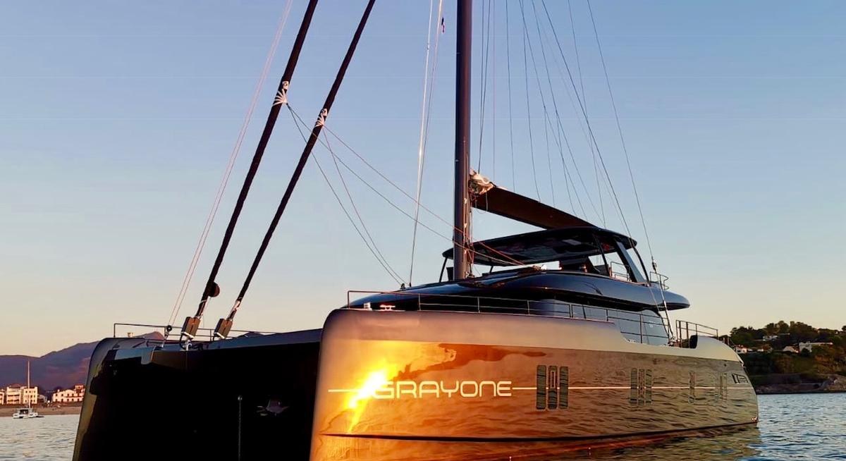 Yacht charter GRAYONE YACHT CHARTER