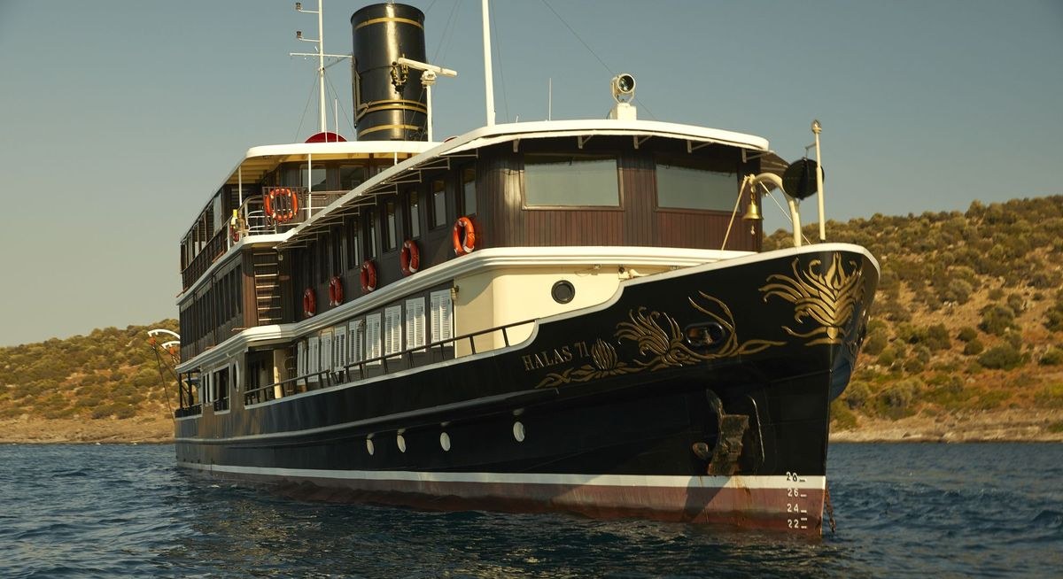 HALAS 71 yacht charter 4