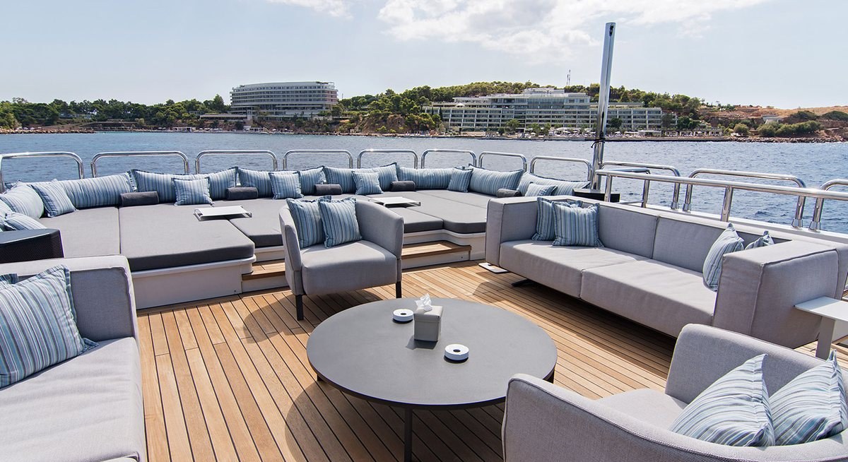 HALLO yacht charter 3