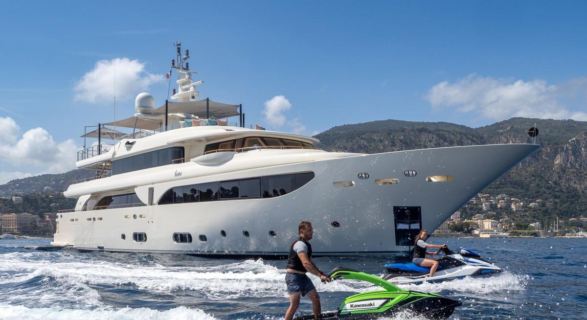 Yacht charter HANA YACHT CHARTER