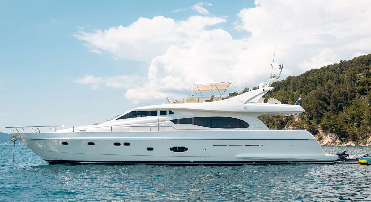 HASARD yacht charter 1