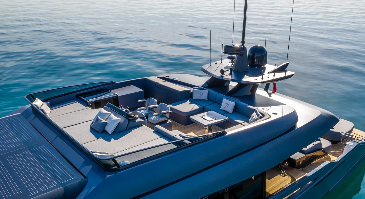 HAZE yacht charter 2