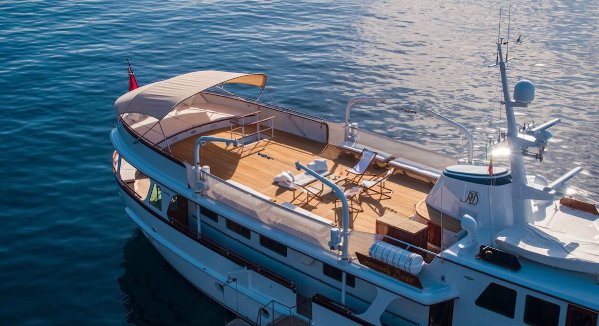 HEAVENLY DAZE yacht charter 5