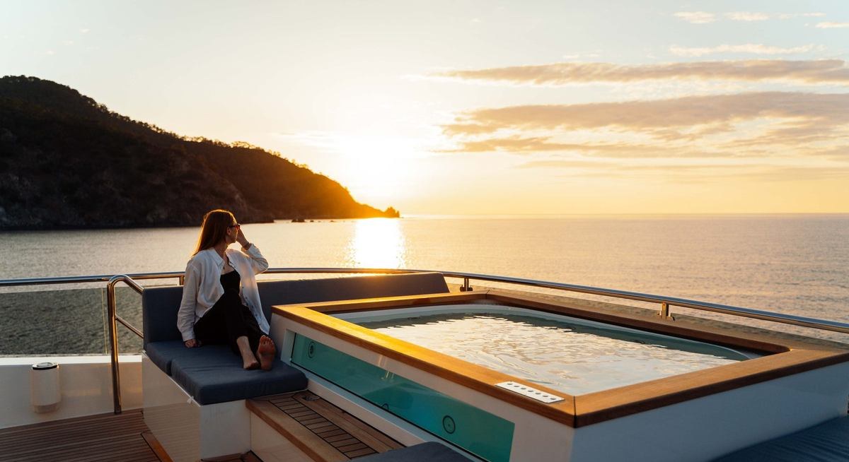 HEEUS yacht charter 2