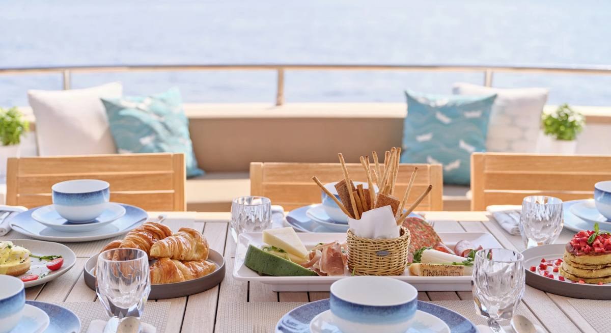 HELIOS yacht charter 4