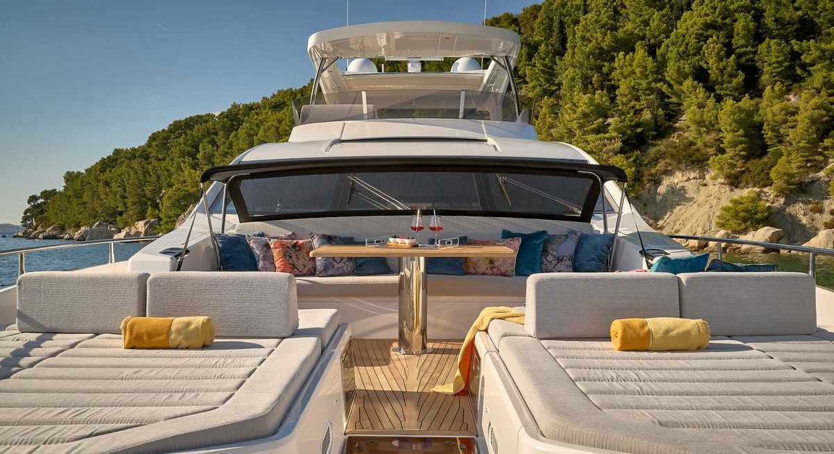 HIDEAWAY yacht charter 2