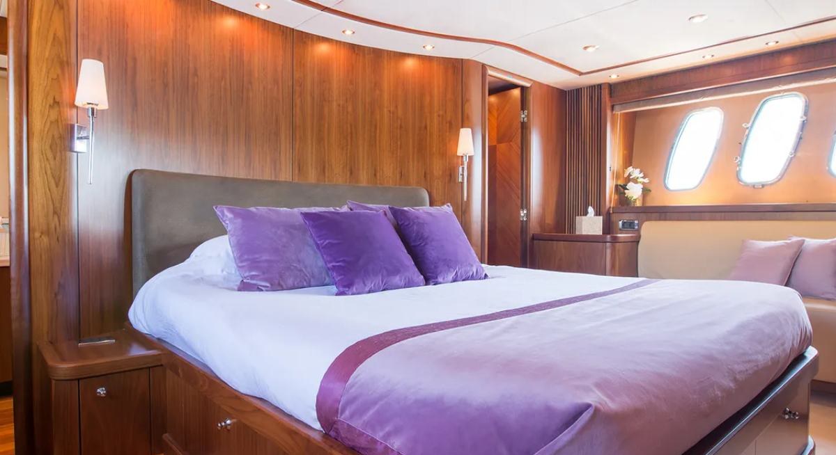 HOOLIGAN OF COWES yacht charter 4