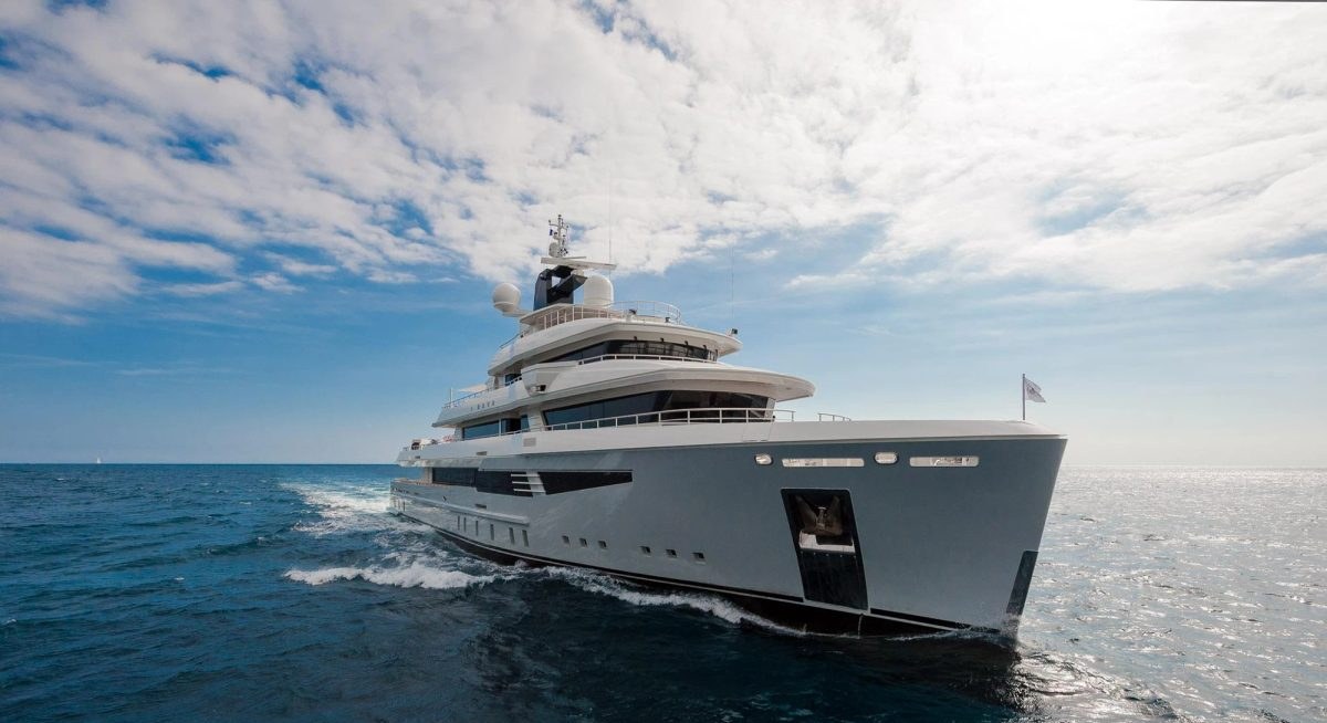 I NOVA YACHT CHARTER yacht charter