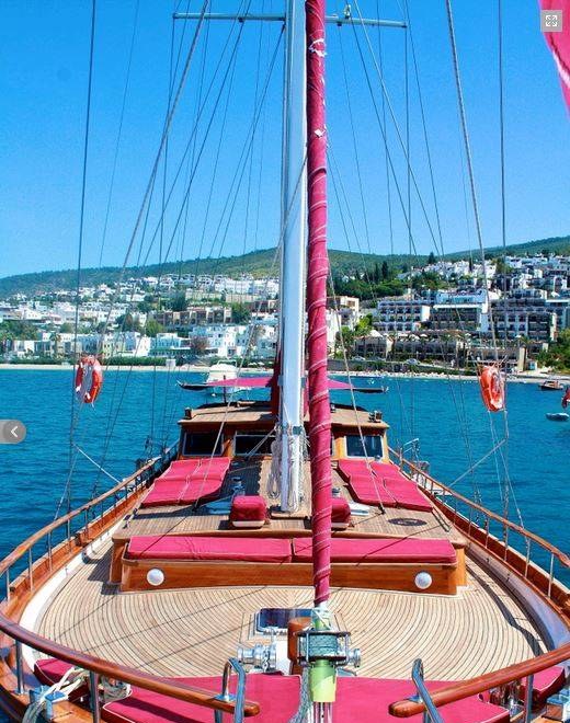 IL FRATELLO yacht charter 1