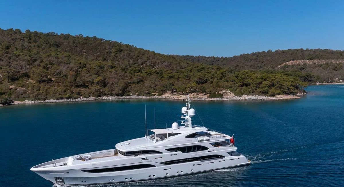 Yacht charter IMMERSIVE YACHT CHARTER