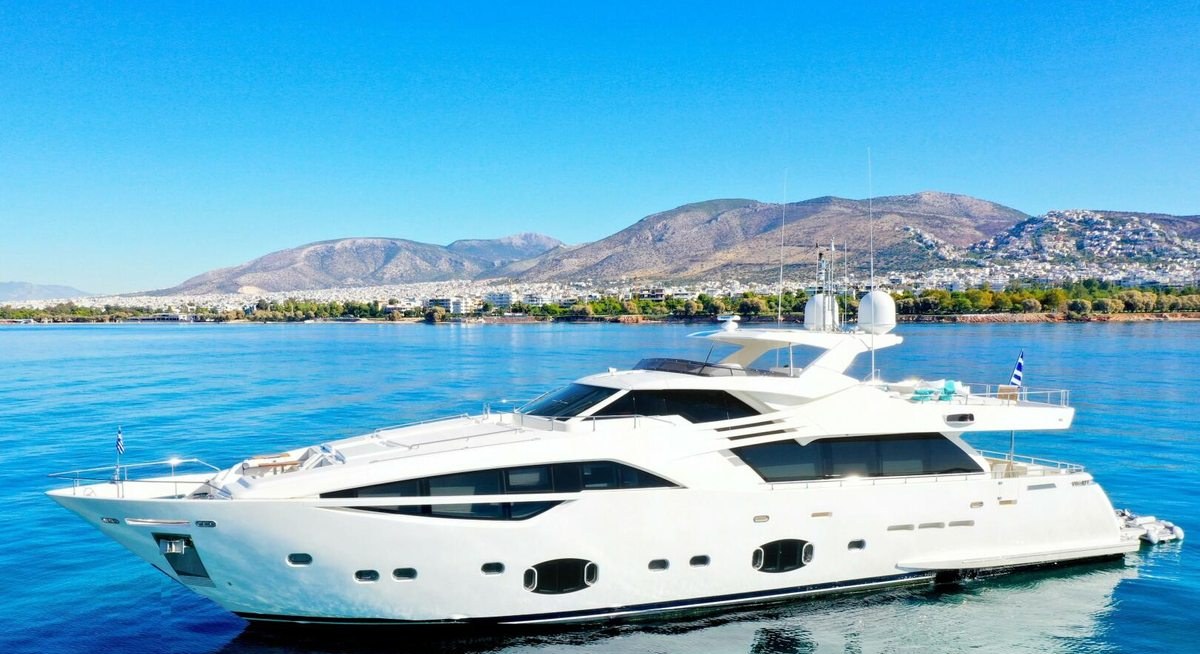 INFINITAS yacht charter 1