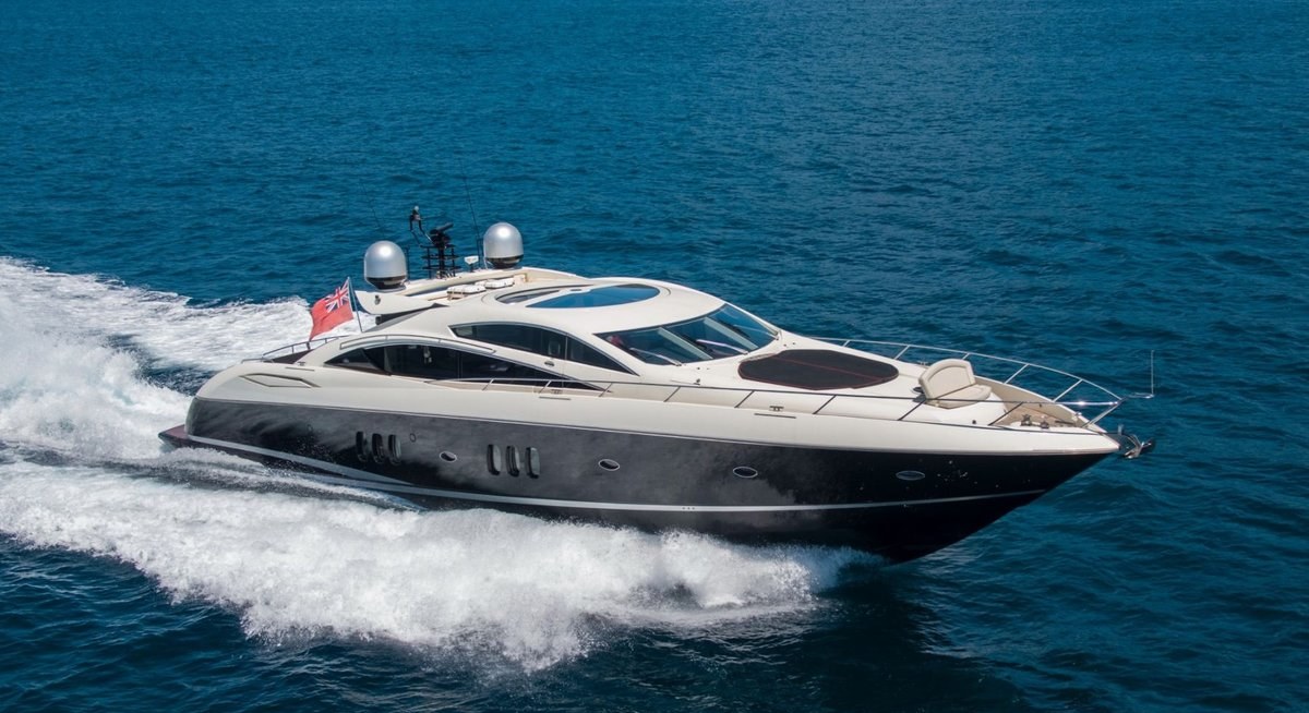 INFINITO yacht charter 2