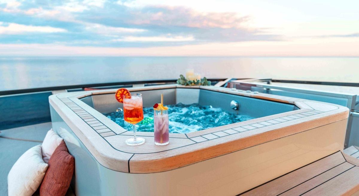 INFINITY NINE yacht charter 3
