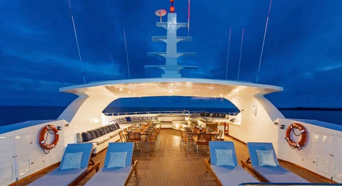 INFINITY yacht charter 2