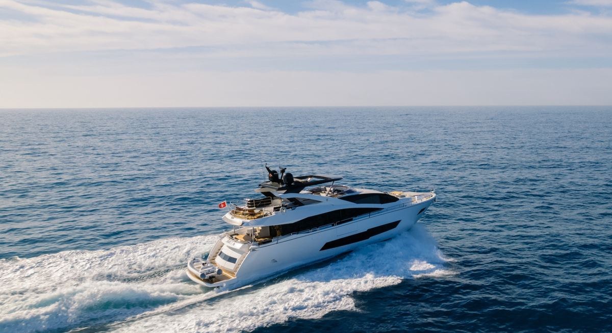 INSOMNIA YACHT CHARTER yacht charter