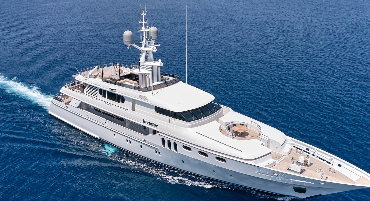 تأجير يخت INVADER YACHT CHARTER