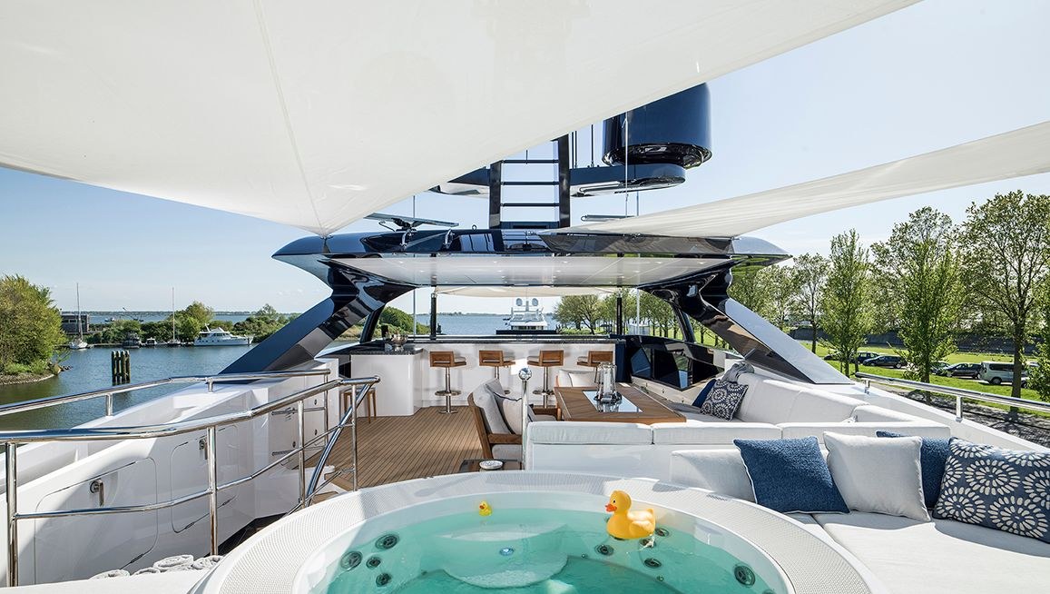 IRISHA yacht charter 2