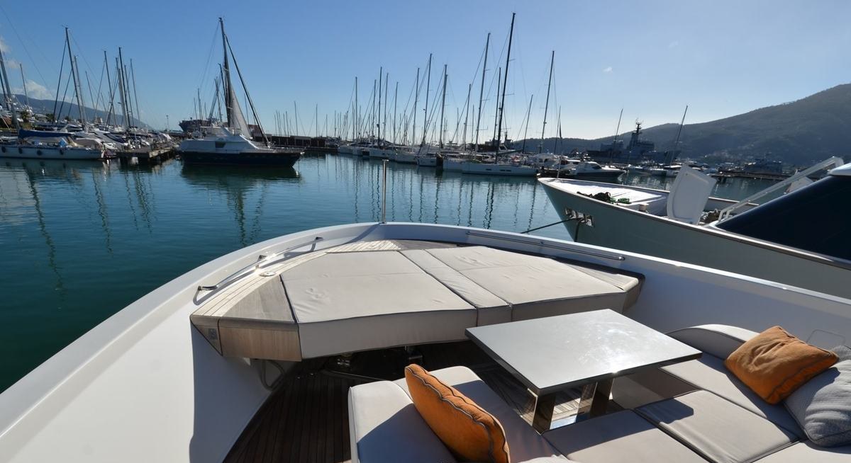JACKI yacht charter 3